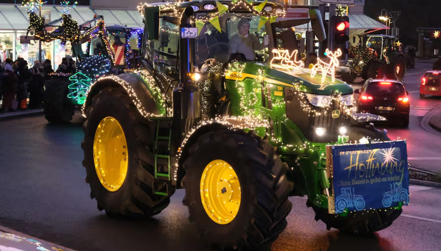 On Saturday, December 7th, local farmers want to start a candlelight procession under the motto "A spark of hope for agriculture!" and this time they are asking for donations for Lebenshilfe and the Child Protection Association. Source: Tobias Landmann